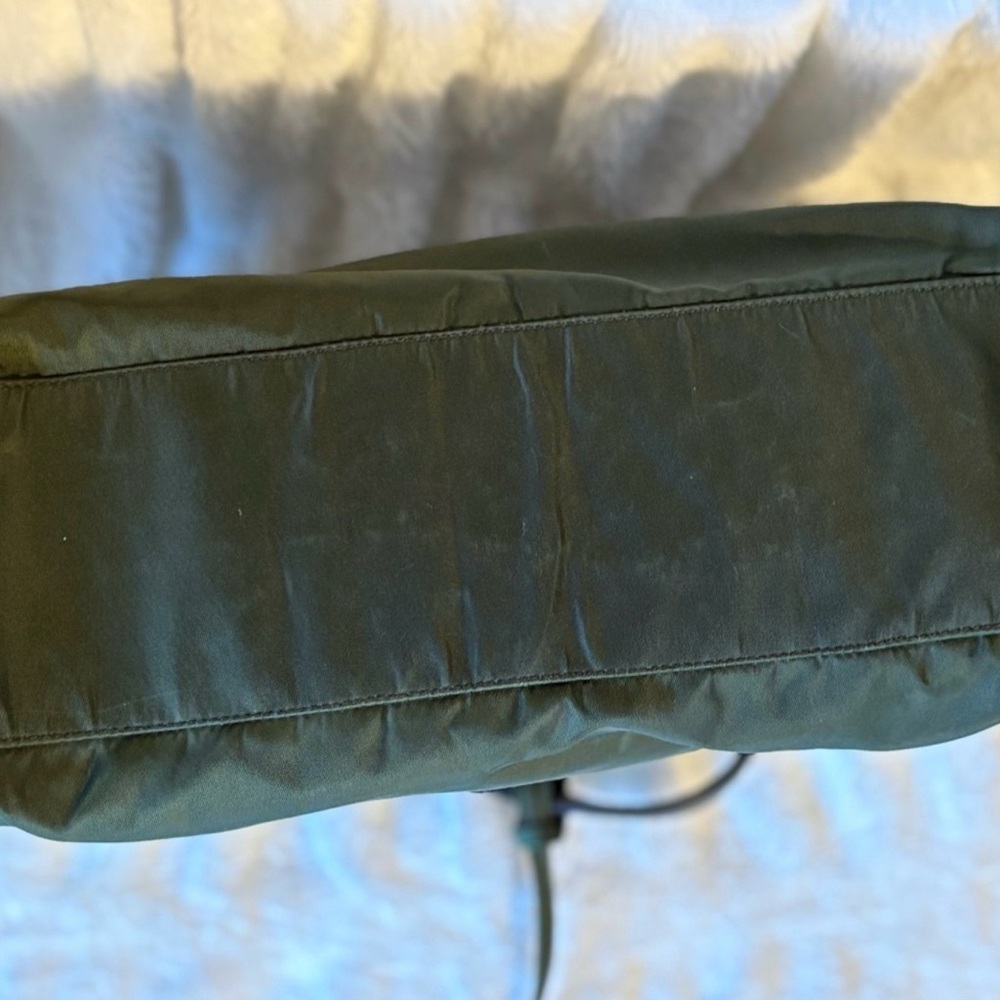 Prada nylon bag with lock and 2 keys - Picture 9 of 10